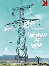 Woman at war / un film de Benedikt Erlingsson | Erlingsson, Benedikt (1969-....). Metteur en scène ou réalisateur. Scénariste